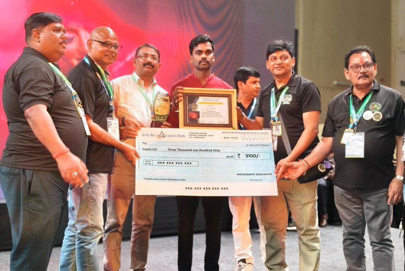 Jamtara Photographer Awarded जामताड़ा: झारखंड इमेजिंग एक्सपो में जामताड़ा के फोटोग्राफर रोहित गुप्ता को वेडिंग पोर्ट्रेट में मिला दूसरा स्थान