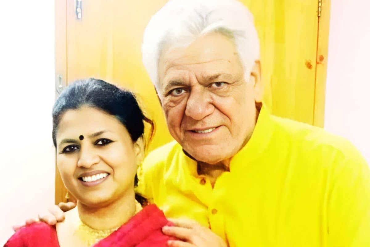 कौन है ओम पुरी की पहली पत्नी? प्रेग्नेंट होते ही मिला धोखा, एलिमनी में मिले ₹25 लाख, हुई थी नवजात बच्चे की मौत