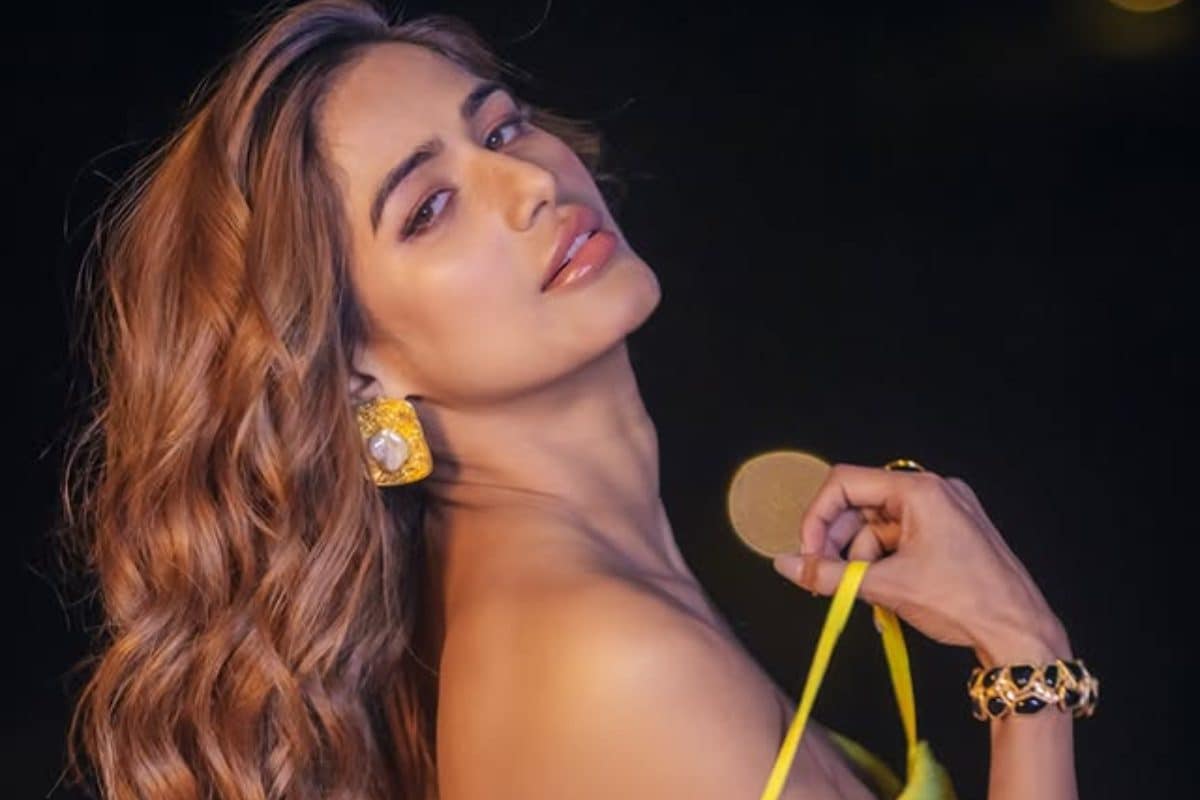 'ब्राह्मण घर की बेटी है, कैसे बोल सकती है', पूनम पांडे ने 15 साल बाद विवाद तोड़ी चुप्पी, पिता ने मारा था थप्पड़