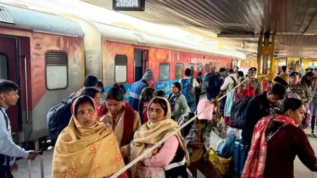 रेलवे का संडे स्पेशल अभियान: दुर्ग में गंदगी और नियमों के उल्लंघन पर चला प्रशासन का डंडा।