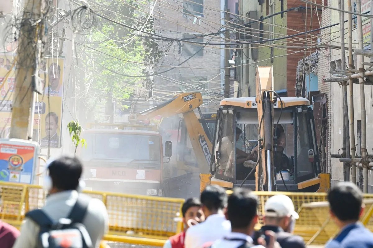 उत्तम नगर हत्याकांड: आरोपी के घर पर MCD ने चलाया बुलडोजर, हाईकोर्ट ने लगाई रोक, मामले में आया नया मोड़