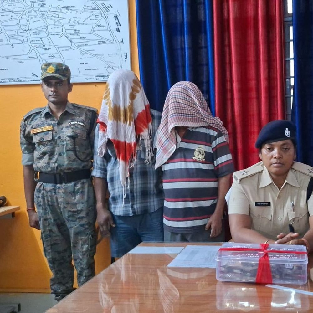 मुंगेर में मिनी गन फैक्ट्री का खुलासा:कासिमबाजार पुलिस ने पिता-बेटे को किया गिरफ्तार, हथियार बरामद