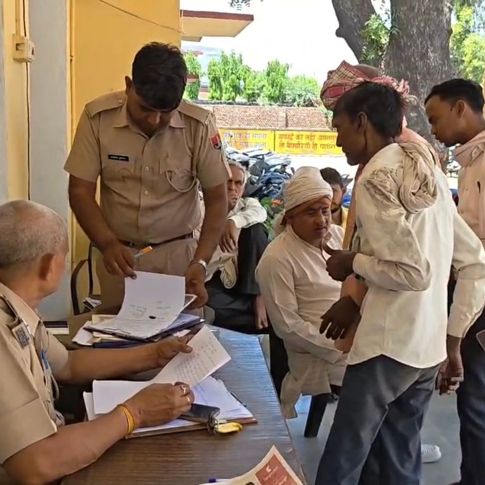 पत्नी की हत्या के 2दिन बाद पति ने किया सुसाइड:चल रहा था फरार, खेत में पेड़ से लटका मिला शव