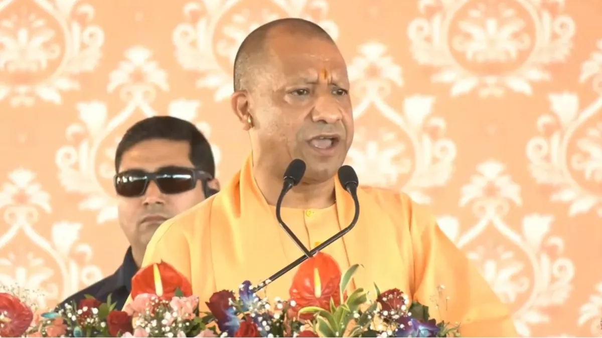 नोएडा में मजदूरों के बवाल के बीच आया CM योगी का बयान, बोले- 'कुछ लोग अशांति फैलाने के लिए षडयंत्र कर रहे'