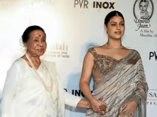 आशा भोसले को लेकर पोती जनाई का इमोशनल पोस्ट:दादी के अंतिम संस्कार में मिले सम्मान और प्यार पर लोगों का आभार जताया
