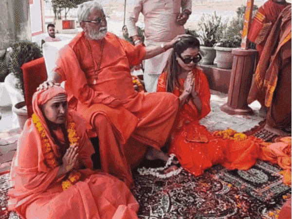मॉडल हर्षा बनीं हर्षानंद गिरि, संन्यास पर विवाद:गुरु सुमनानंद गिरि बोले- पहले एक बार मुंडन करवा चुकी थीं, इसलिए नहीं कराया