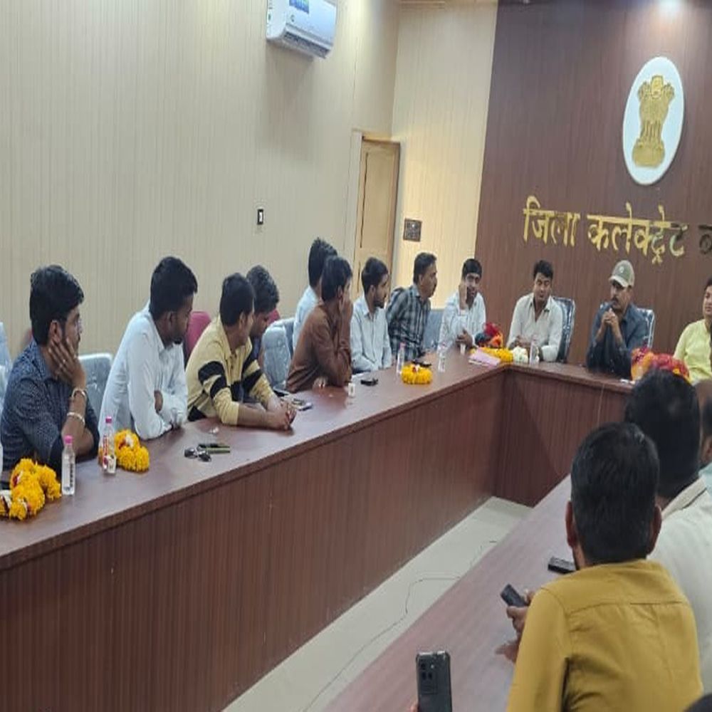 राजस्व कर्मचारियों ने मनाया स्नेह मिलन समारोह, समस्याओं व मांगों पर की चर्चा