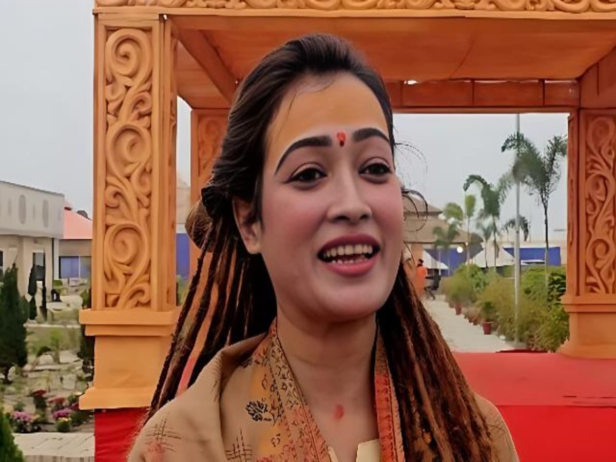 Harsha Richharia's New Name: मॉडल से कुंभ की आस्था या संत परंपरा, हर्षा रिछारिया की संन्यास लेने की क्या है वजह