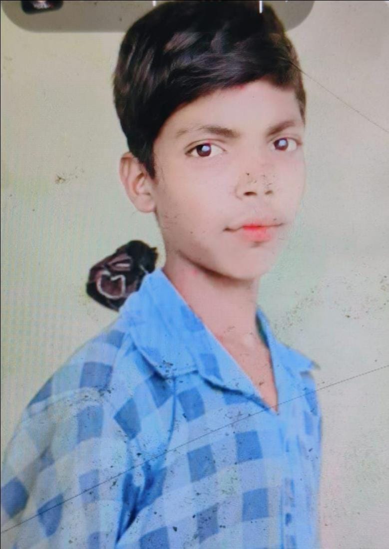Unnao News: वाहन की टक्कर से बाइक सवार किशोर की मौत, दोस्त घायल