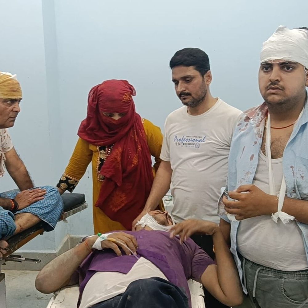 गोपालगंज में स्मैक बेचने का विरोध, 2 पक्षों में मारपीट:झड़प में महिलाओं समेत आठ लोग घायल, अस्पताल में भर्ती