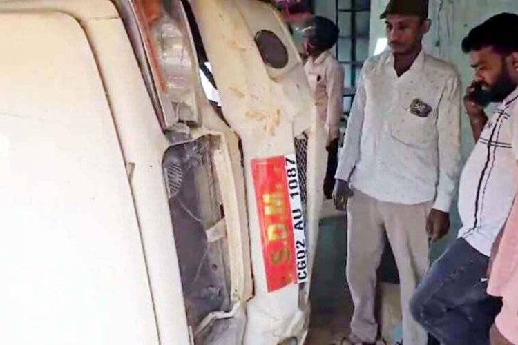 नशे में धूत बाइक सवार को बचाने के चक्कर में SDM की सरकारी बोलेरो दुर्घटनाग्रस्त, ड्राइवर और आरक्षक गंभीर रूप से घायल, एसडीएम को मामूली चोटें