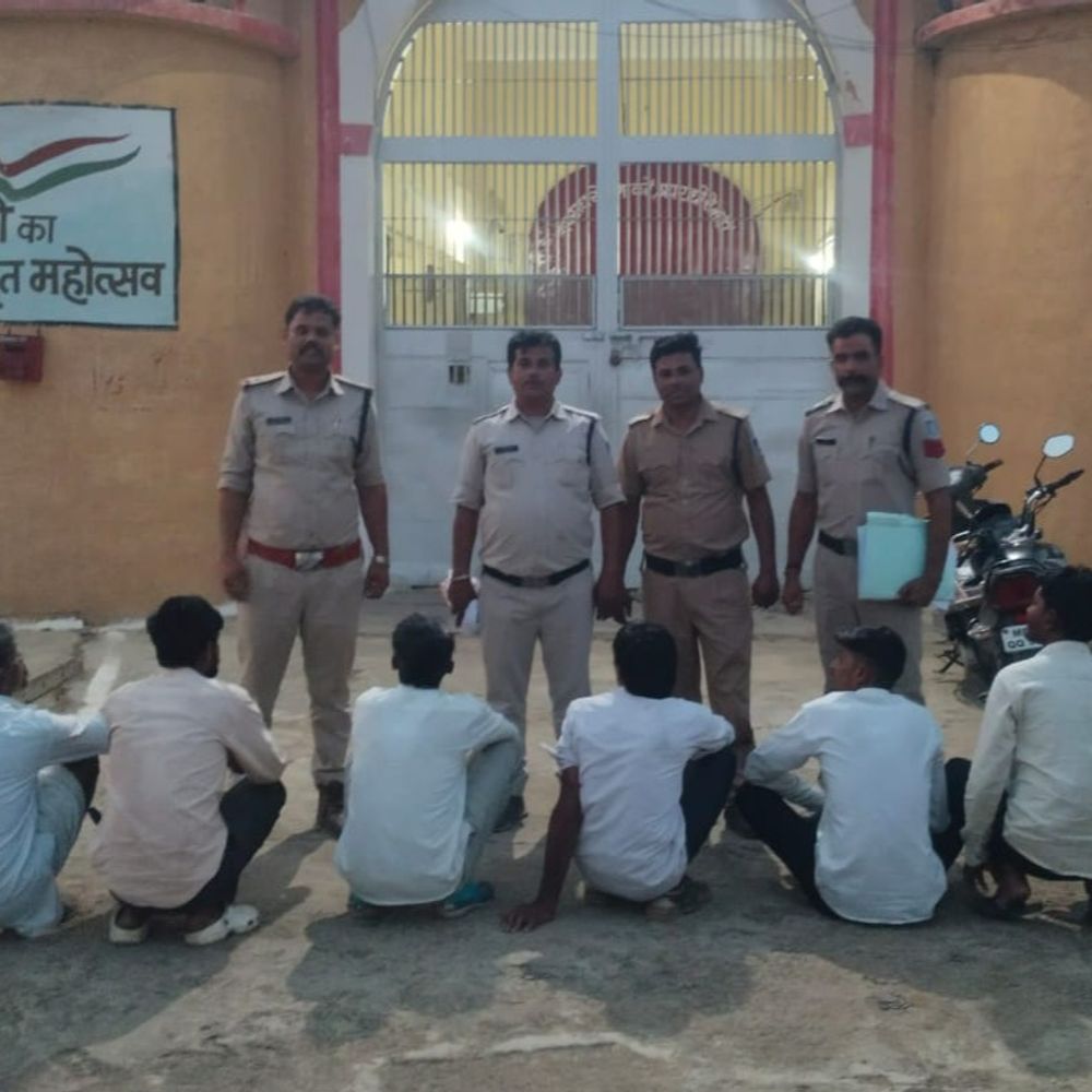 घर में घुसकर मारपीट करने वाले 6 आरोपी गिरफ्तार:रंजिश में दरवाजे पर लात मारकर घुसे थे, धारदार हथियार से हमला कर किया था घायल