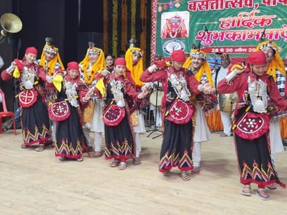 Kullu News: पीपल जातर की दूसरी संध्या में कुशल के गीतों पर झूमे दर्शक