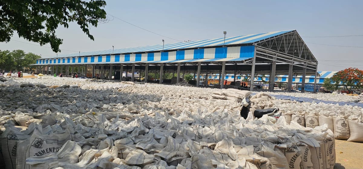 Karnal News: ई-खरीद पोर्टल बंद होने से परेशानी, गेटपास के इंतजार में लगी कतार