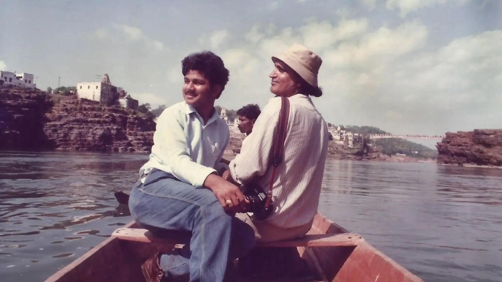 जब नर्मदा किनारे उतरा था 'दुनिया का सबसे बेहतरीन कैमरा', लीजेंडरी फोटोग्राफर रघु राय का खंडवा से था खास लगाव