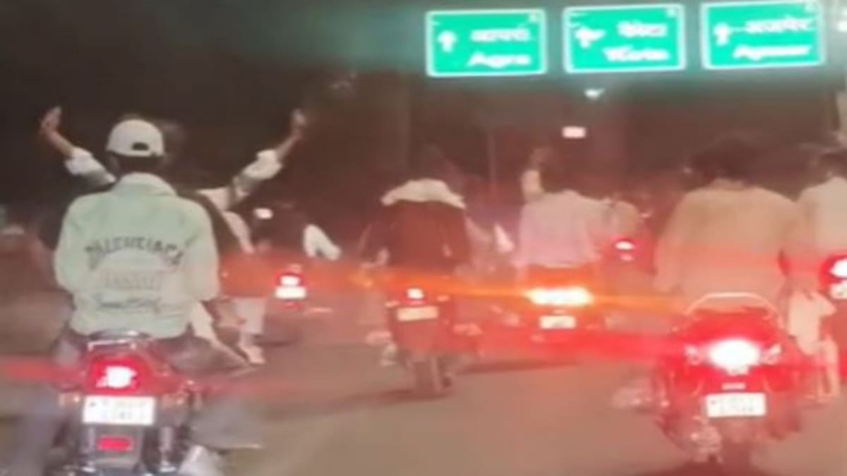 Jaipur News: जयपुर-दिल्ली हाईवे पर बाइक सवारों का हुड़दंग, खतरनाक स्टंट कर तलवारें लहराईं, सात गिरफ्तार