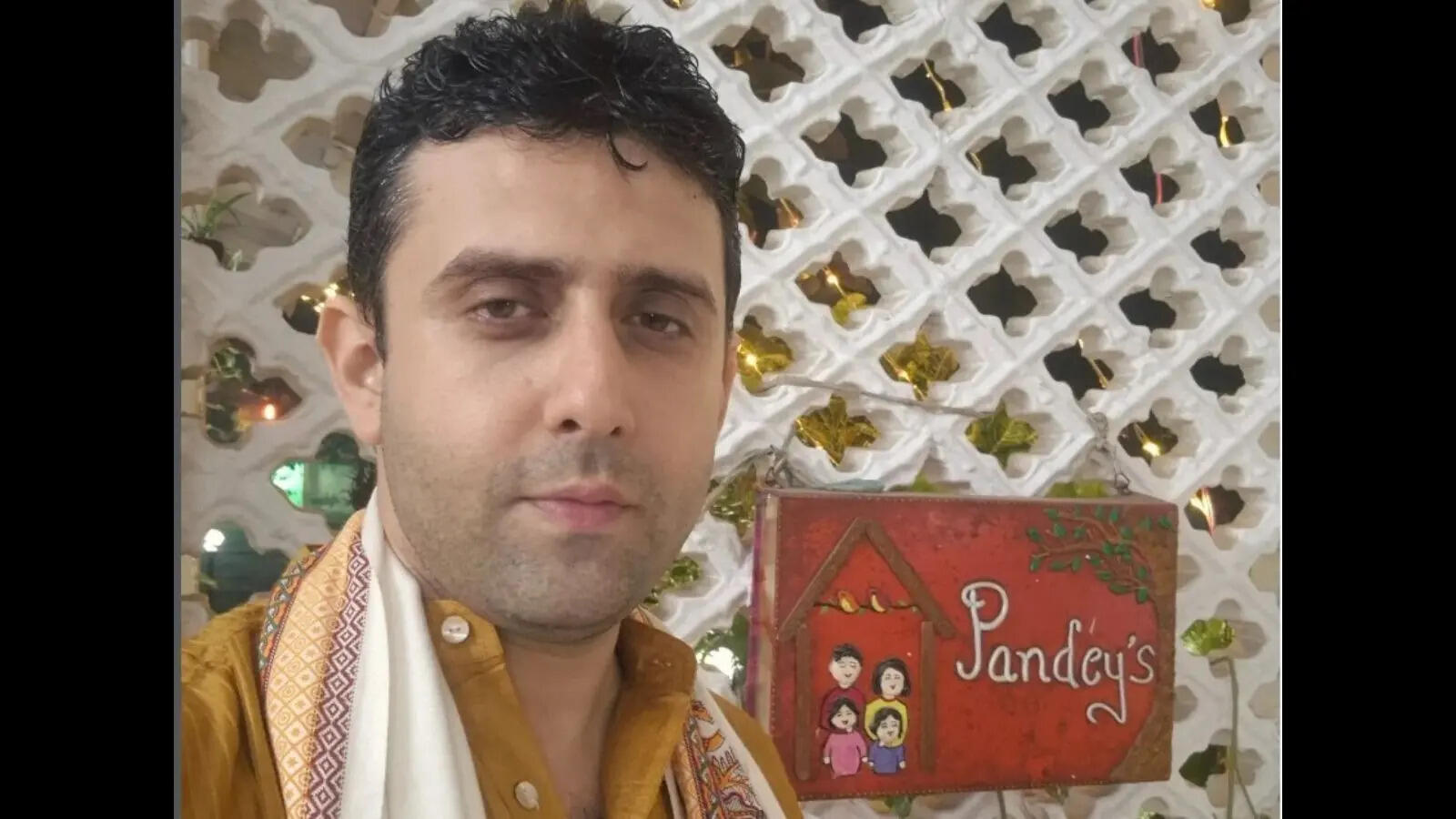 IAS Richie Pandey: 'सुनो ना सुनो ना', कौन हैं डीएम र‍िची पांडे, ज‍िनका गाना सुन सिंगर अभ‍िजीत भी पड़े हैरत में