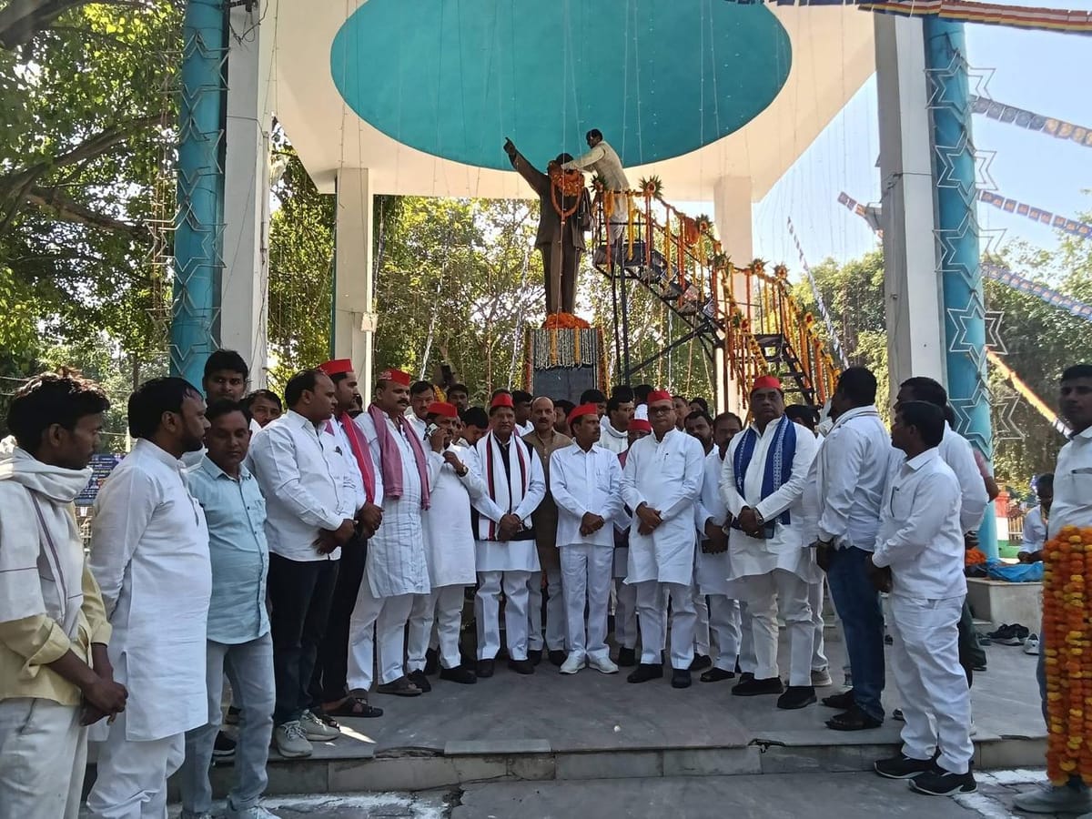 Ambedkar Nagar News: राजनीतिक दलों ने भी मनाई डॉ. आंबेडकर की जयंती