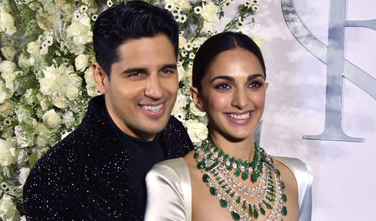 Sidharth Malhotra-Kiara Advani का सेट पर रीयूनियन? मिस्ट्री फोटो ने इंटरनेट पर मचाया तहलका, क्या लौट रही है Shershaah की जोड़ी?