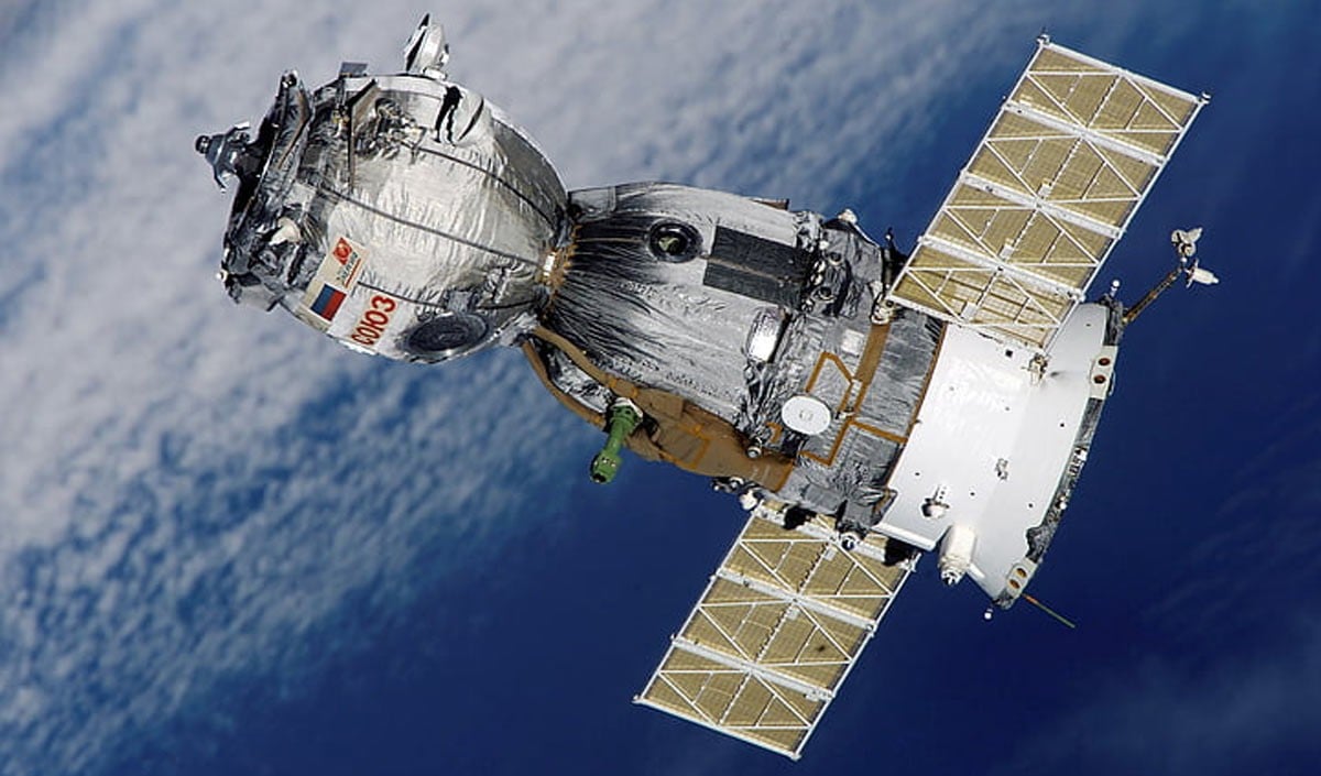 धरती के बाद अब आसमान में टकराव! Indian Satellites खुद को बचाने के लिए लगातार दिशा बदलने को मजबूर