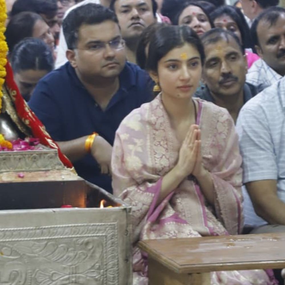 धुरंधर फिल्म की अभिनेत्री सारा अर्जुन महाकाल मंदिर पहुंची:मां के जन्मदिन पर महाकाल का आशीर्वाद लेने भस्म आरती में शामिल हुई