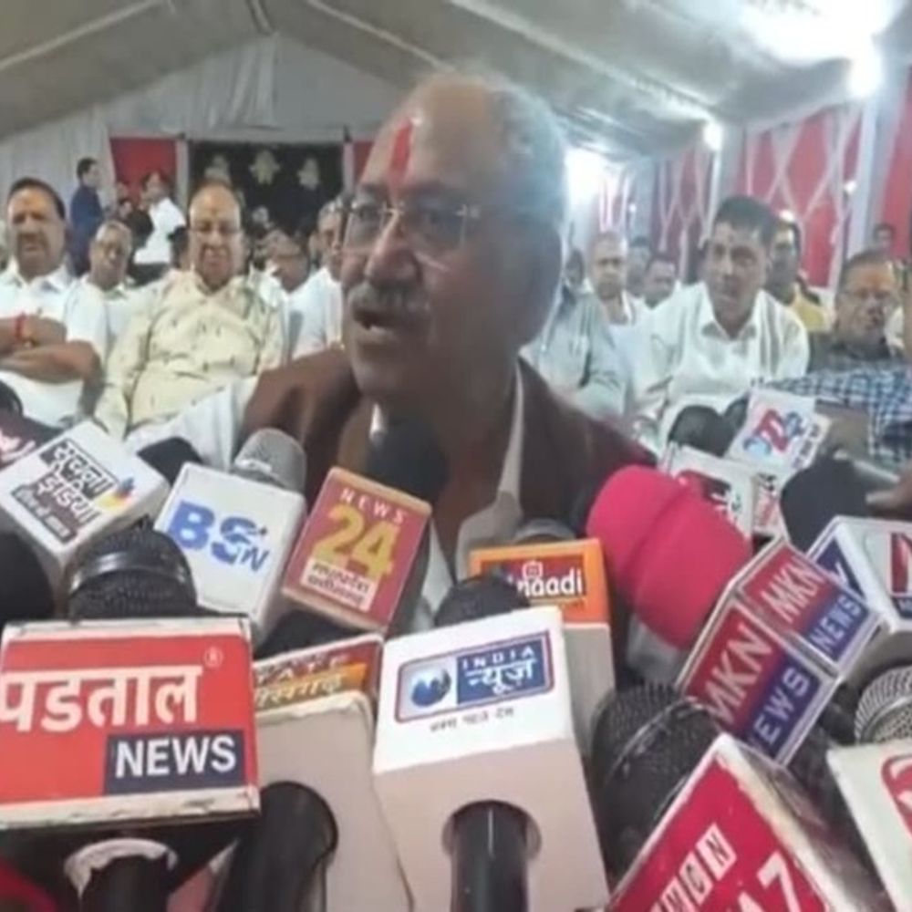 सांसद बृजमोहन बोले-महिला आरक्षण बिल नहीं गिरा,कांग्रेस पार्टी गिरी:अग्रोहा भवन के भूमिपूजन में हुए शामिल, कहा-अग्र समाज आदिकाल से कर रहा सेवा