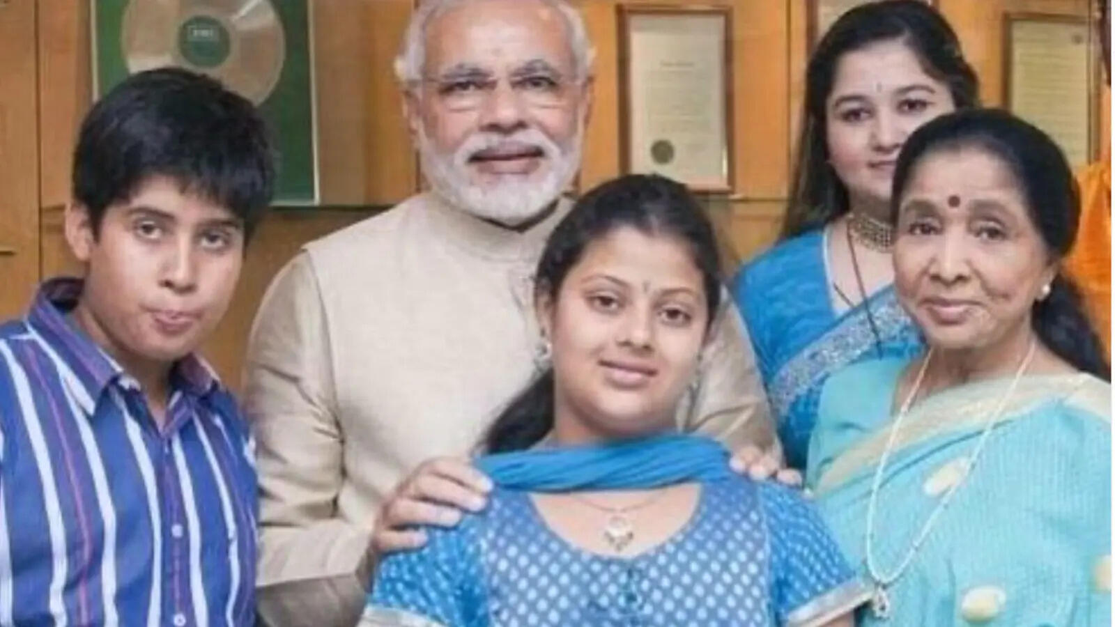 नरेन्द्र मोदी तब मुख्यमंत्री थे और आशा भोसले से पहली मुलाकात, ताई ने कर दी थी भविष्यवाणी- जबरदस्त जीत होगी
