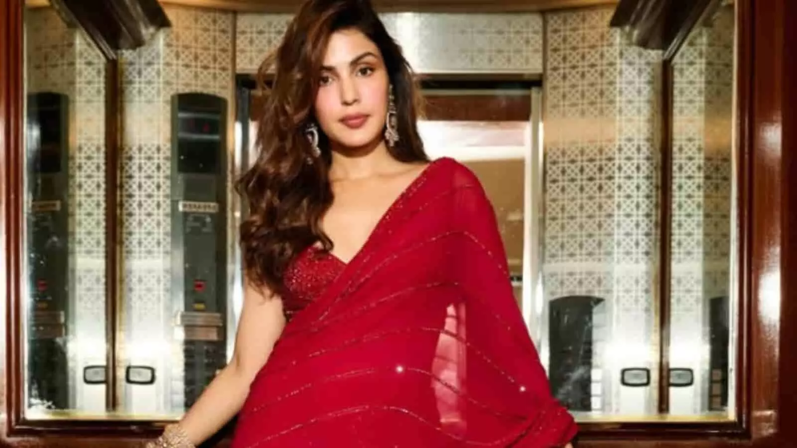सोशल मीडिया से दूरी बना रही हैं अभिनेत्री रिया चक्रवर्ती, ‘खुद को खोजने’ की कवायद में लिया यह बड़ा फैसला