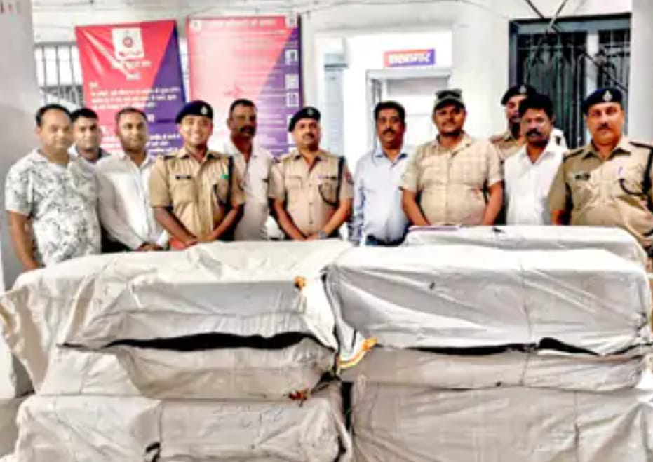 शताब्दी से 38 लाख की सिगरेट बरामद, याहियागंज बाजार में खपाने की थी तैयारी