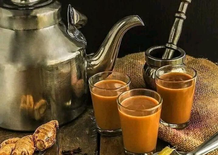 चाय: एक प्याले में सिमटा हुआ साहित्य, रिश्तों की ऊष्मा और यादों का कारवां