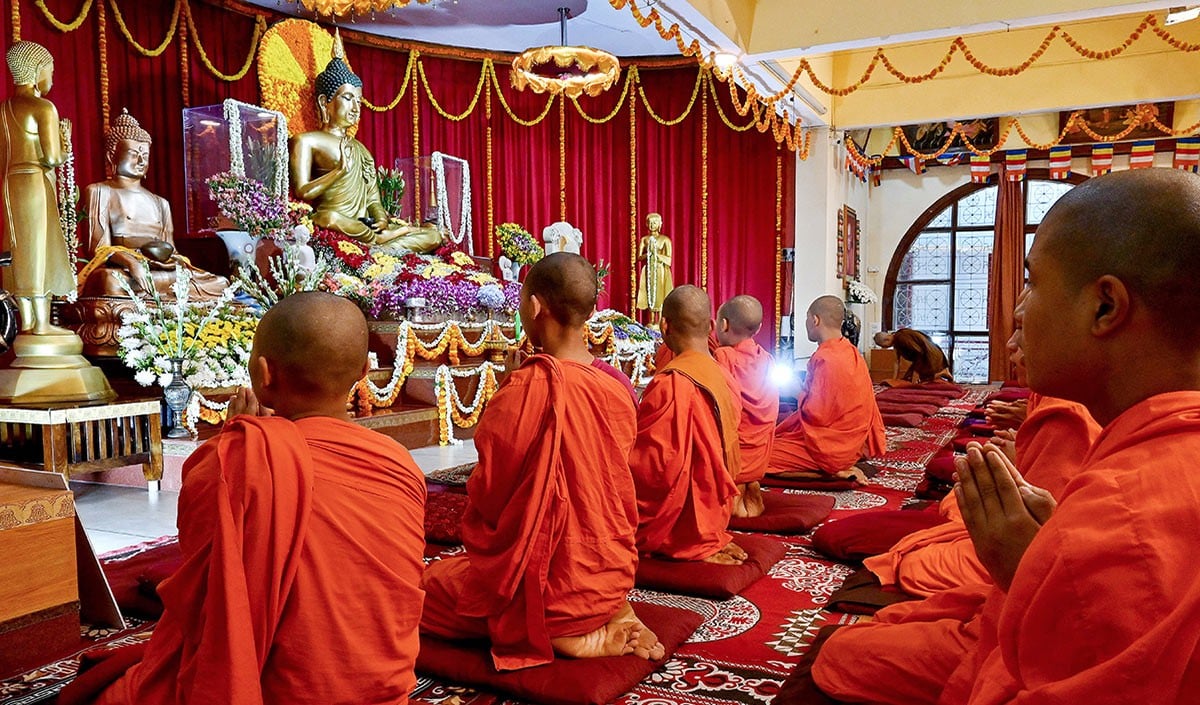Buddha Purnima 2026: 1 मई को मनाई जाएगी बुद्ध पूर्णिमा, इस दिन करें जरूरतमंदों को वस्त्रों का दान
