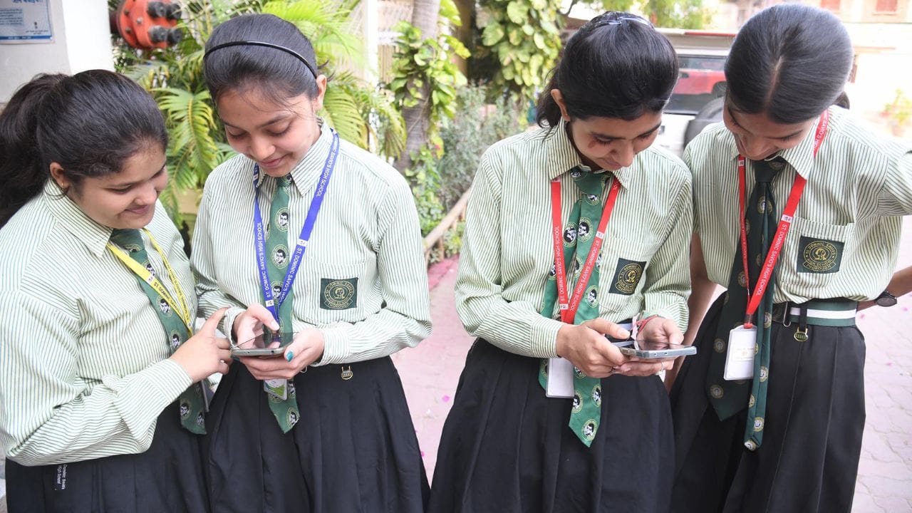 CBSE 12th Result 2026: सीबीएसई बोर्ड 12वीं का रिजल्ट जल्द होगा जारी, जानें कहां मिलेगी मार्कशीट