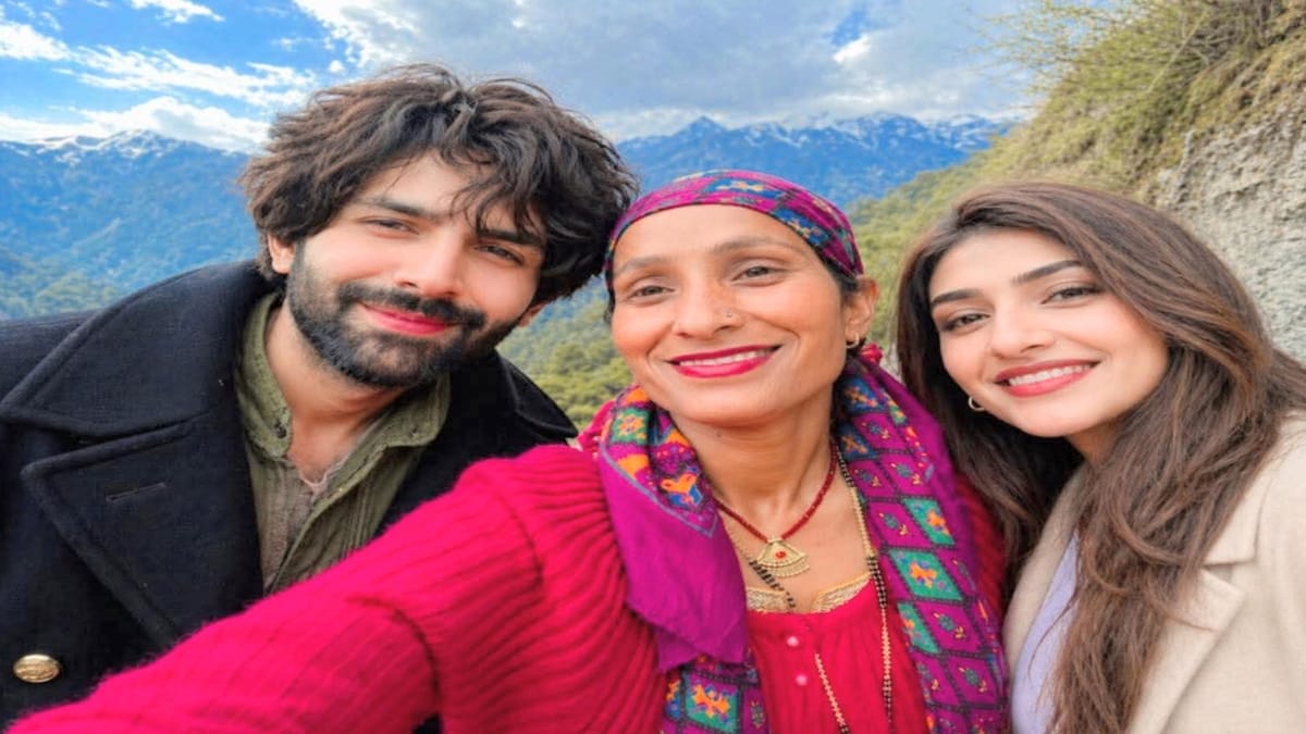 Kullu: जाणा वाटर फॉल में गाने और फाइट सीन की हुई शूटिंग, अभिनेता कार्तिक आर्यन लोगों संग खिंचवाई सेल्फी