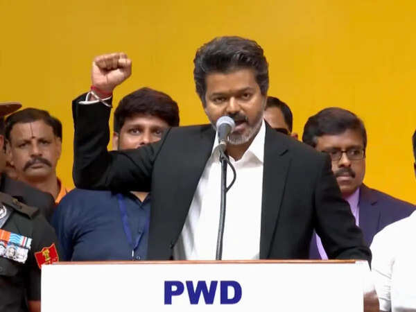 फ्लोर टेस्ट से पहले थलापति विजय को बड़ा राजनीतिक फायदा, AIADMK में बड़ी टूट