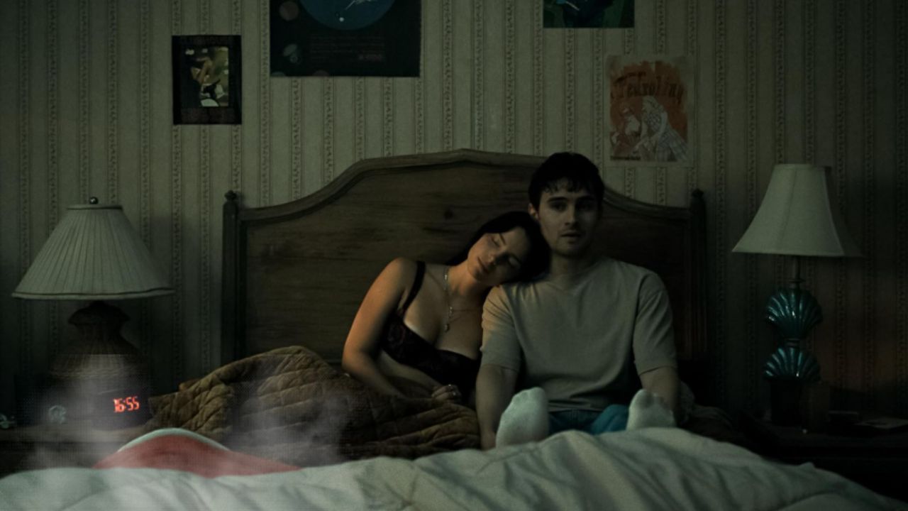ऐसा क्या है फिल्म 'Obsession' में? A सर्टिफिकेट के बावजूद नाबालिगों से भरा थिएटर; डायरेक्टर Sanjay Gupta ने एंट्री पर उठाए सवाल