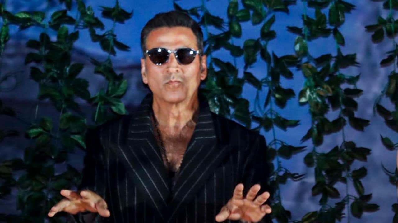 'वेलकम टू द जंगल' ट्रेलर पर बहस, हिट होगी या मिस?