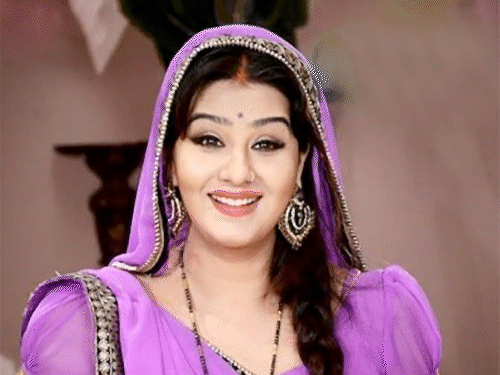 शिल्पा शिंदे पर सीएम फडणवीस से कानूनी कार्रवाई की मांग:प्रोड्यूसर पर सेक्सुअल हैरेसमेंट के झूठे आरोप लगाए; शिल्पा का पोस्ट- 'जो उखाड़ना है उखाड़ लो'