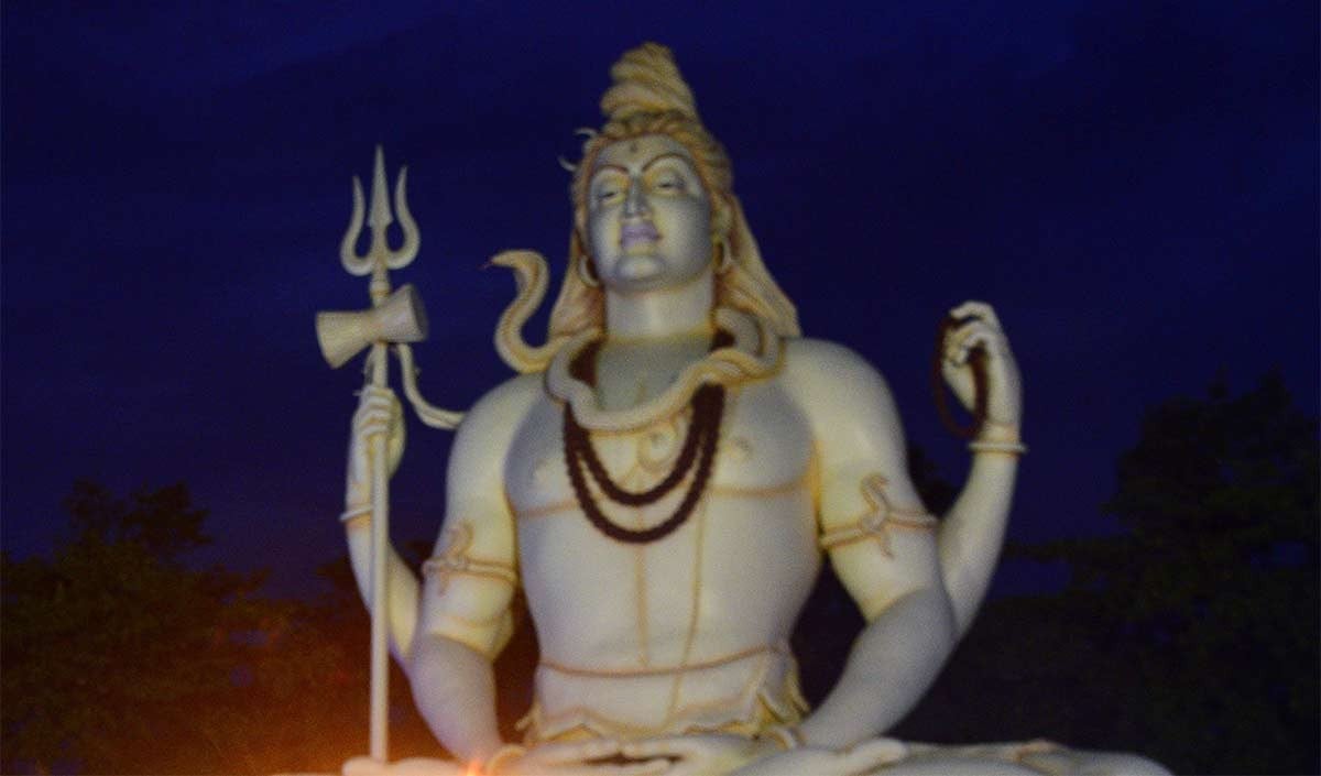 Shani Pradosh Vrat 2026: शनि प्रदोष व्रत पर होती है भगवान शिव की भी पूजा