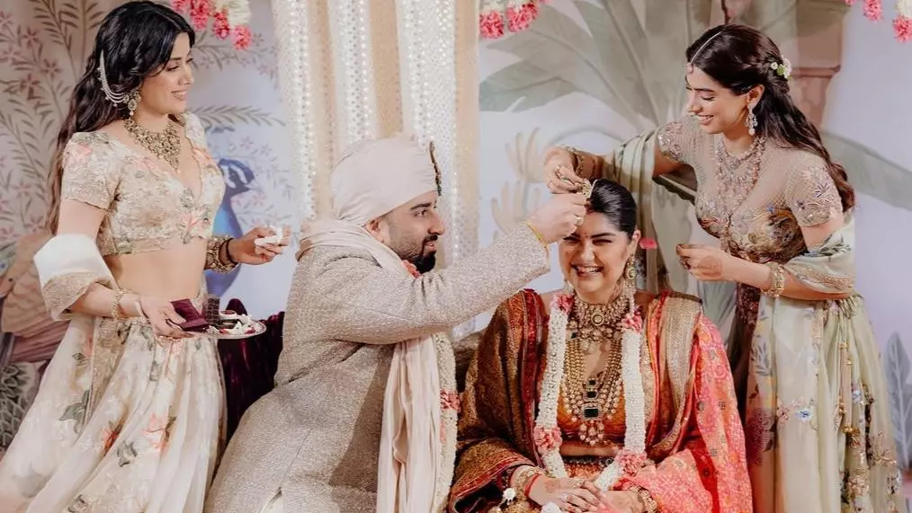 Anshula Kapoor की शादी का इनसाइड मोमेंट: बहन खुशी ने संभाला सिंदूर का रस्म
